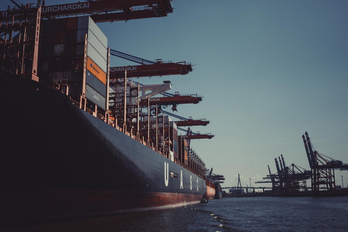 „De ce transportul maritim este alegerea ideală pentru companii și clienți: 5 avantaje majore”