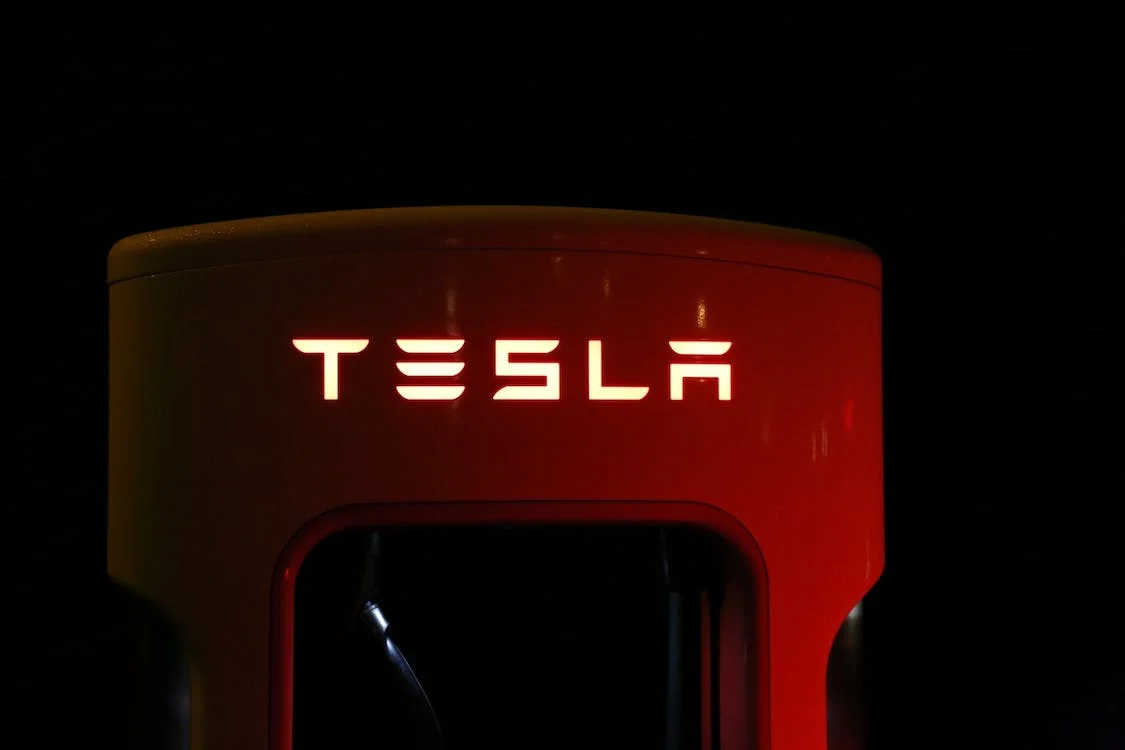 Tesla va lansa camioanele electrice în 2021, extinzându-și portofoliul și consolidându-și poziția pe piața automobilelor electrice.