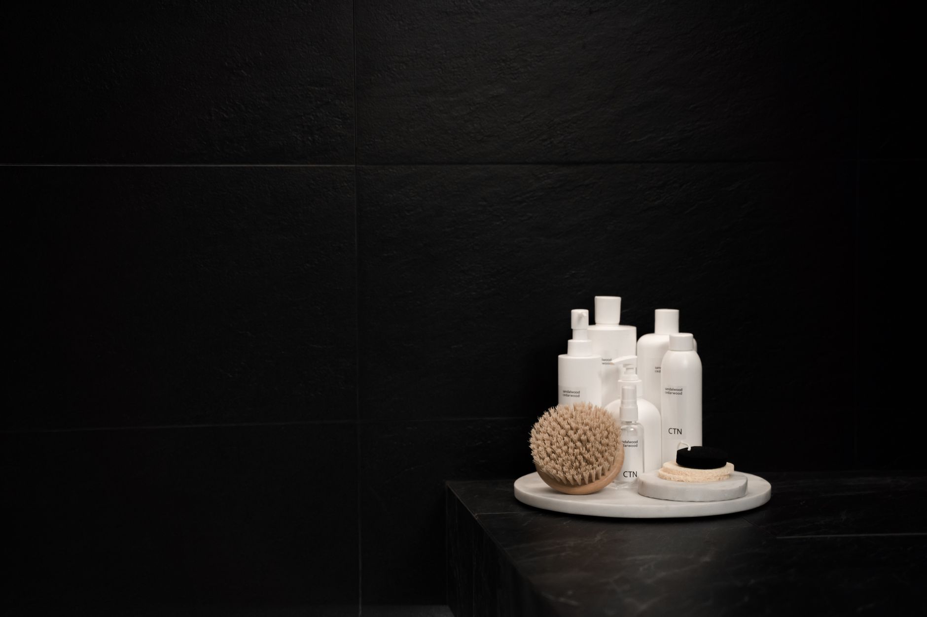 Cum citești eticheta unui cosmetic: ghid practic pentru cumpărături inteligente