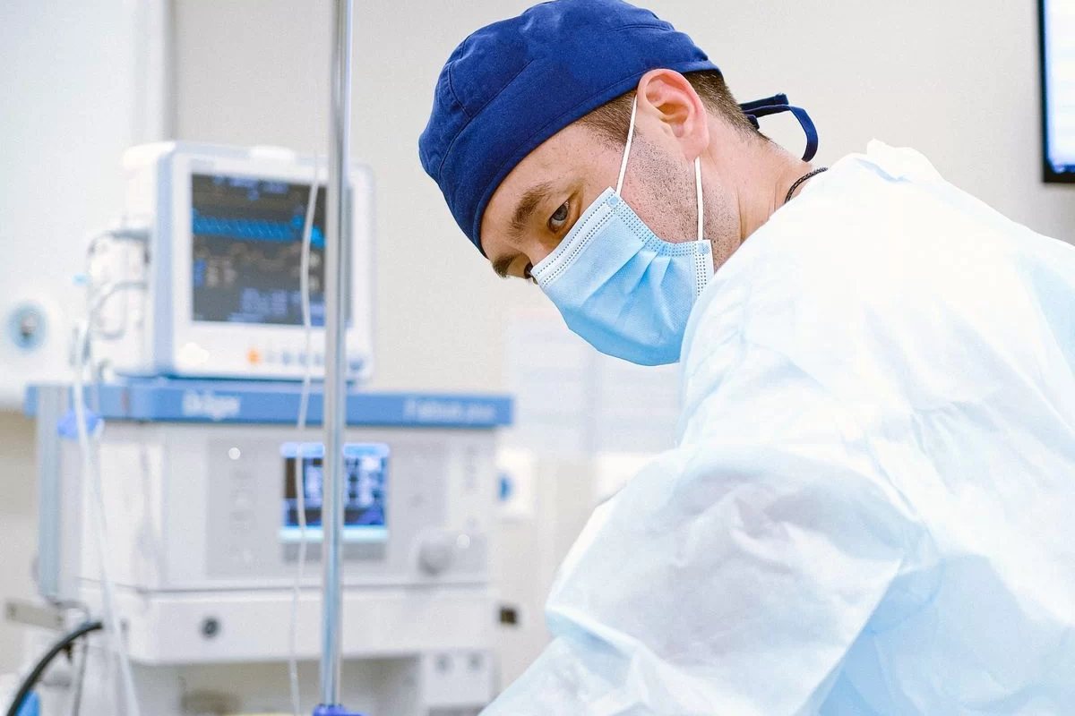 Hernii abdominale: tipuri, semne și reparare cu plasă